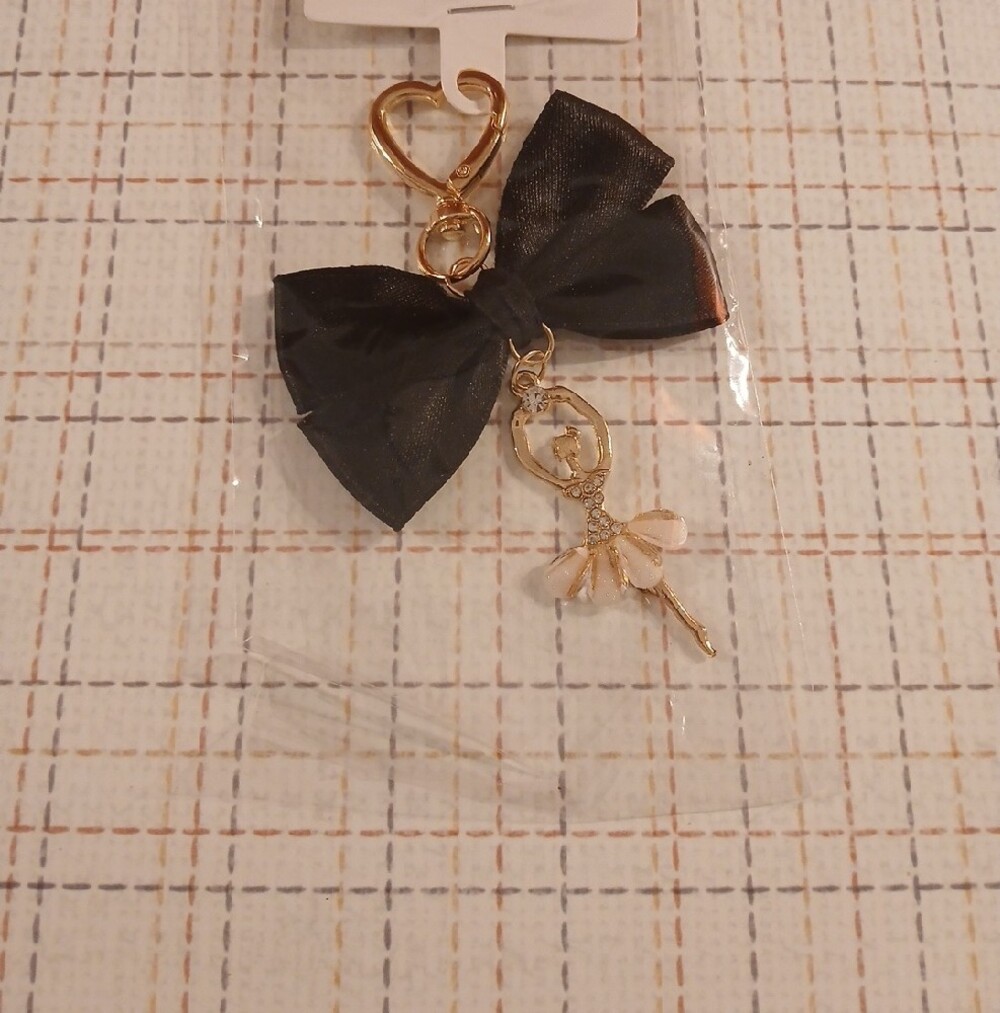 Bow and ballerina Bag Charm With Heart Clasp - Picture 4 of 5